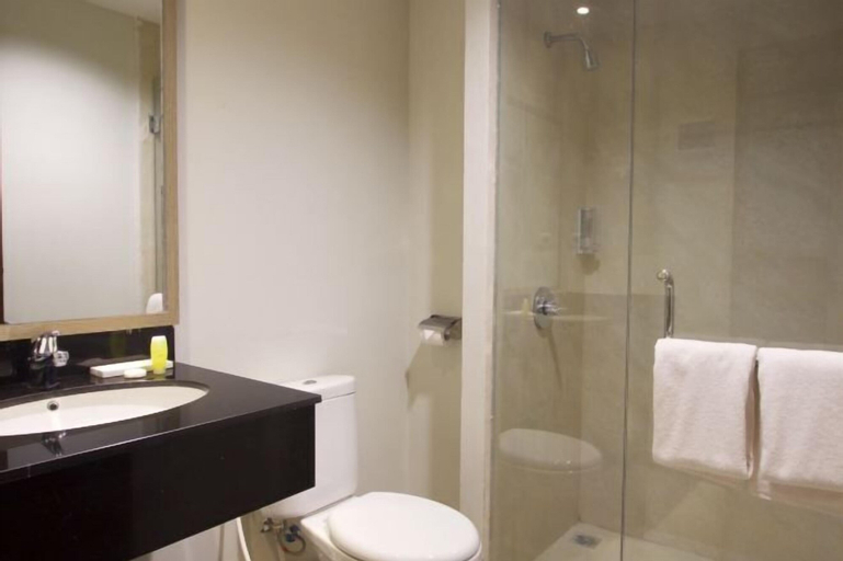 Bathroom 16