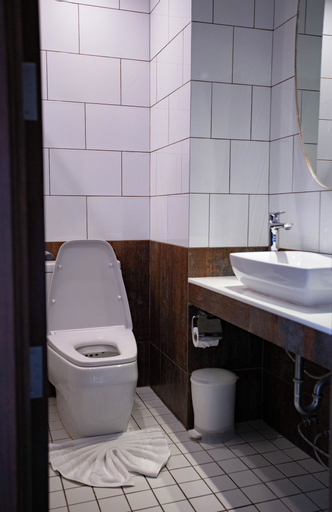 Bathroom 18
