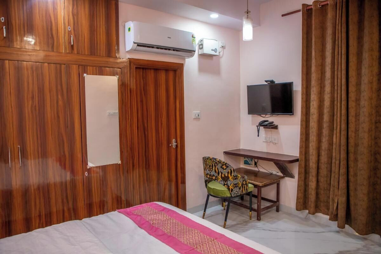 Bedroom 5, Hotel Hari Sharanam, Kannauj