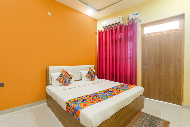 Bedroom 1, FabHotel Rameshwaram Guest House - 500m From Ram Mandir, Faizabad