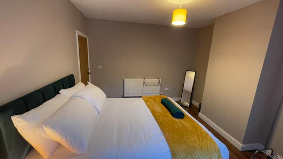 Room 4, Cosy 3-bed House in Birmingham With Free Parking, Sandwell