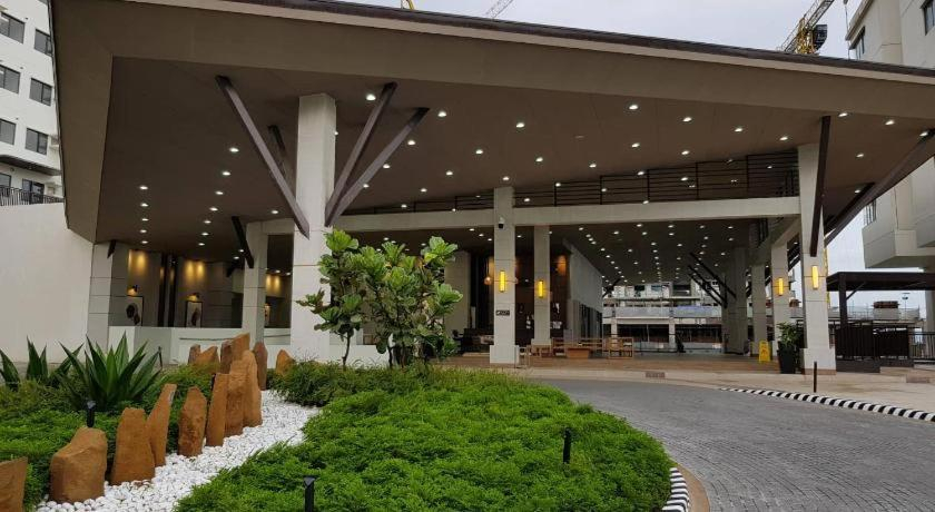 Others 3, Lucky East Serin with Netflix DisneyPlus FreeCoffeeTea & Recliner, Tagaytay City