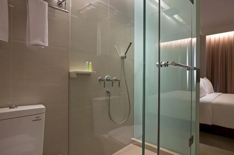 Bathroom 14