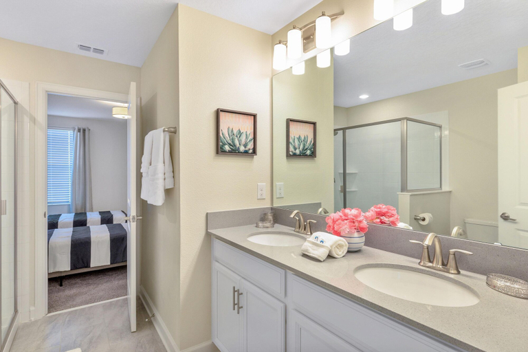 Room 5, 1509 MC - Exquisite 8BR Villa With Pool Games, Osceola