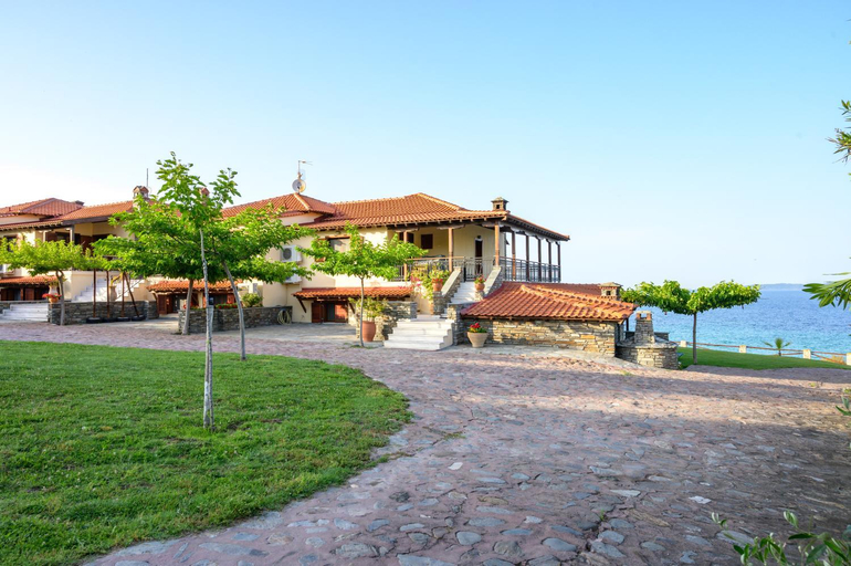 Others 4, Mpalmpanas Villas, Central Macedonia