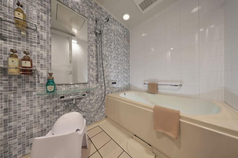 Bathroom 3, CityLife miyako L'avenir, Miyakojima