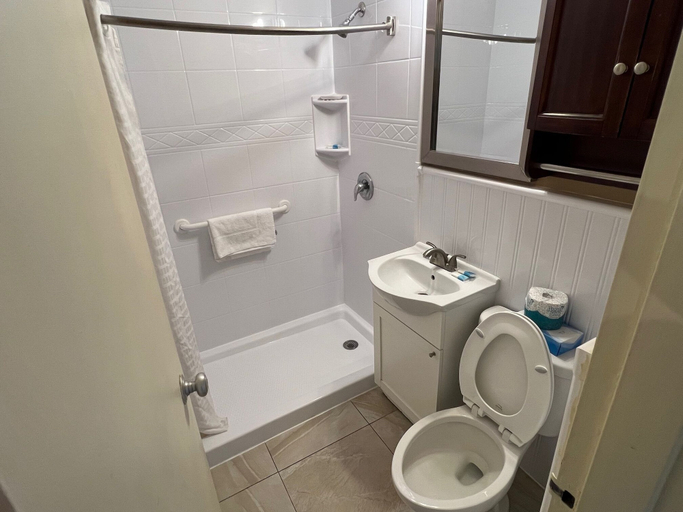 Bathroom 4, Enchanted Isle Resort, Broward