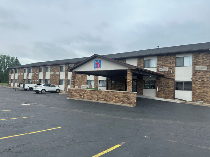 Exterior & Views 2, Motel 6 Wisconsin Rapids, WI, Wood