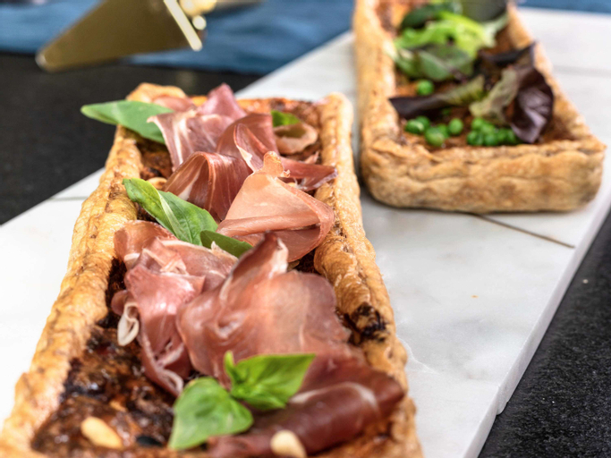 Food & Drinks 14