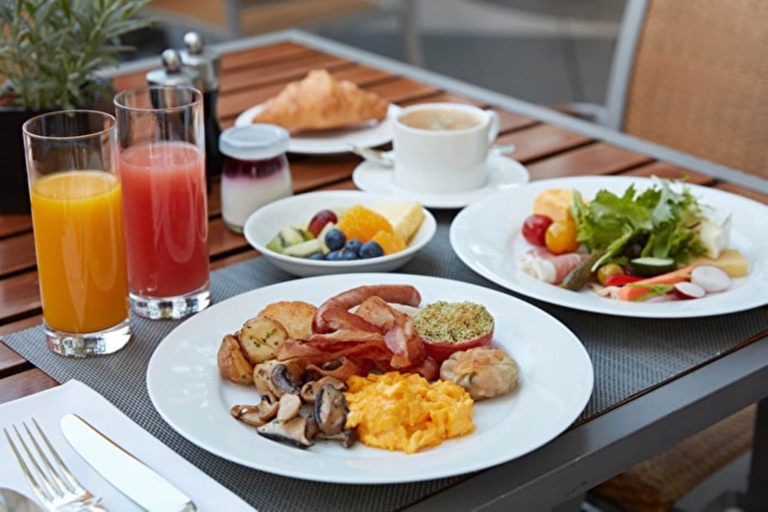 Food & Drinks 5, IKE CITY Hotel, Tema