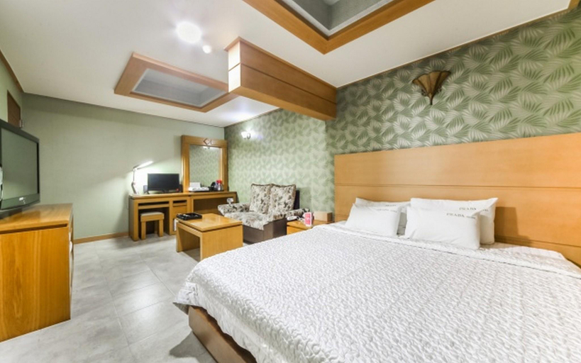 Others 5, Geojedo Jangpyeong Prada, Geoje