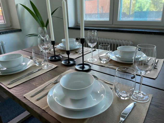 Food & Drinks, TruRetreats Airport Design Apartments I Free Parking & eCharger, Hamburg
