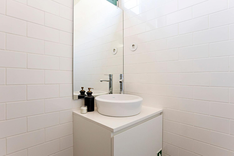 Others 3, D. Joao IV Apartments by LovelyStay, Porto