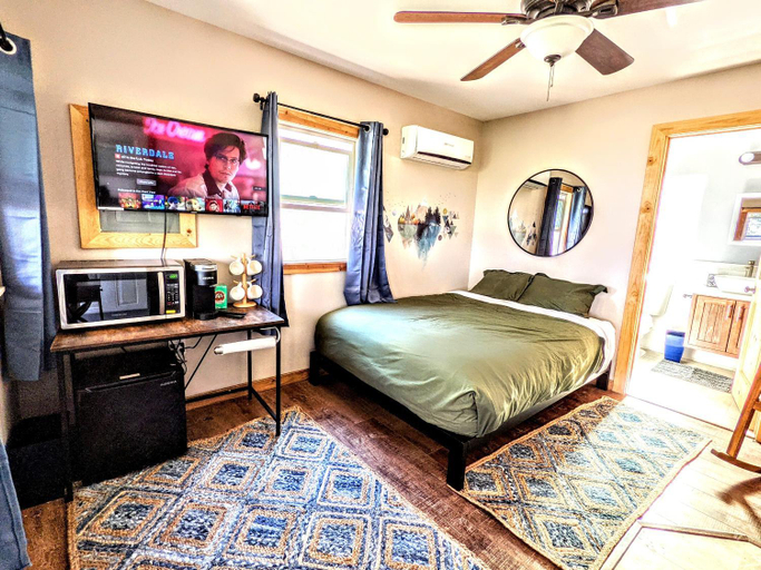 Others 4, Falcon's Chalet- Cabin, San Diego