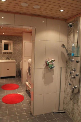 Shower 5, Kelo Aurora luxury cabin, Lapland