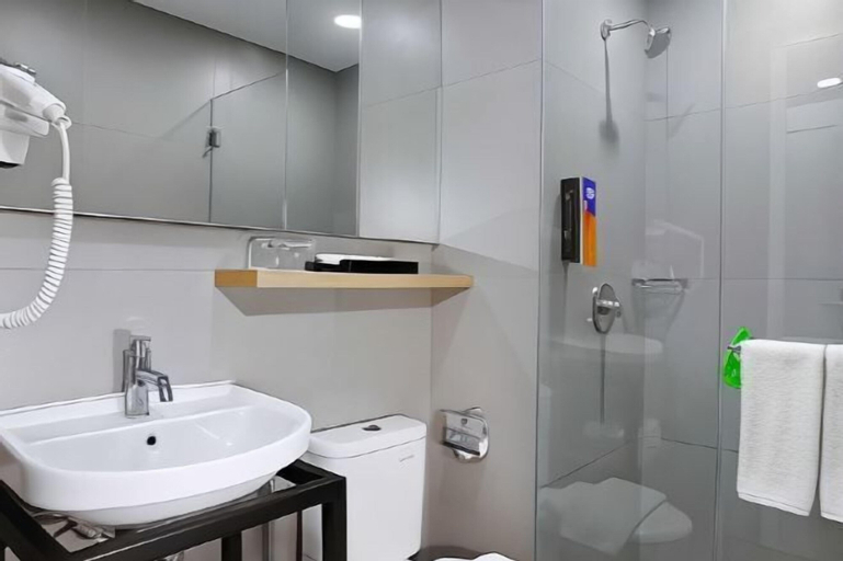 Bathroom 12
