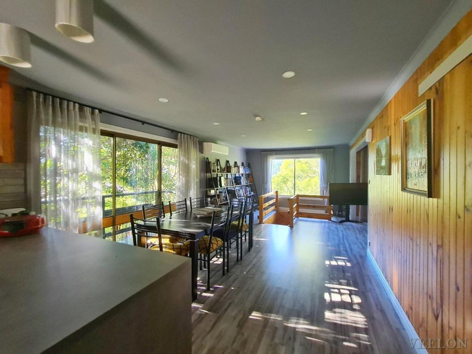Food & Drinks, 'Wahroonga' home among the Gum trees in Warburton, Yarra Ranges - Central