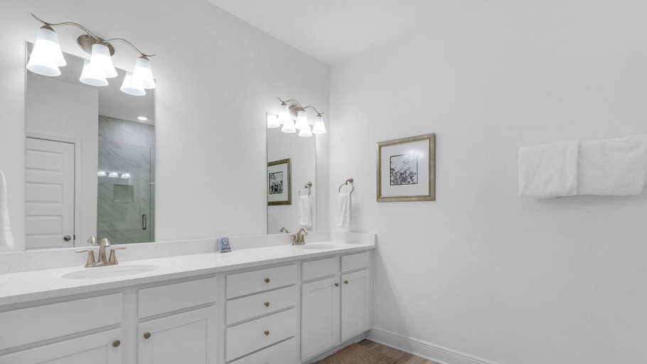 Bathroom 3, Family Affair, Walton