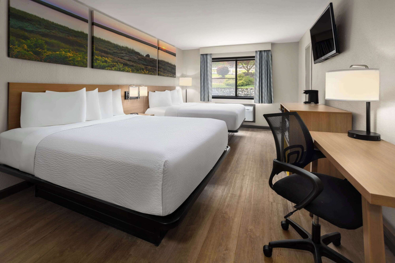 Bedroom 4, Days Inn by Wyndham Wurtsboro, Sullivan