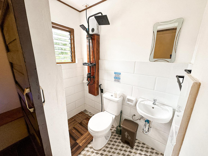 Bathroom 3, La Lola, San Vicente