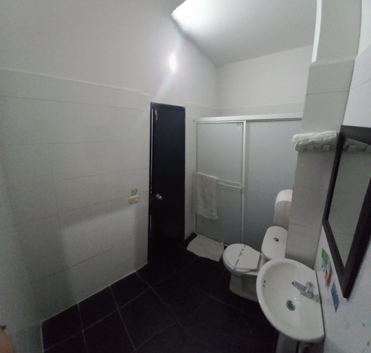 Bathroom 2, Hotel San Adolfo Carepa, Carepa