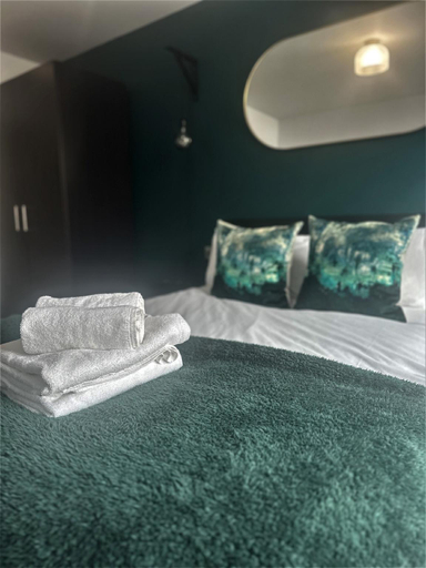 Bedroom, Harbourside Hideaway - Superb Flat with Terrace, Bristol