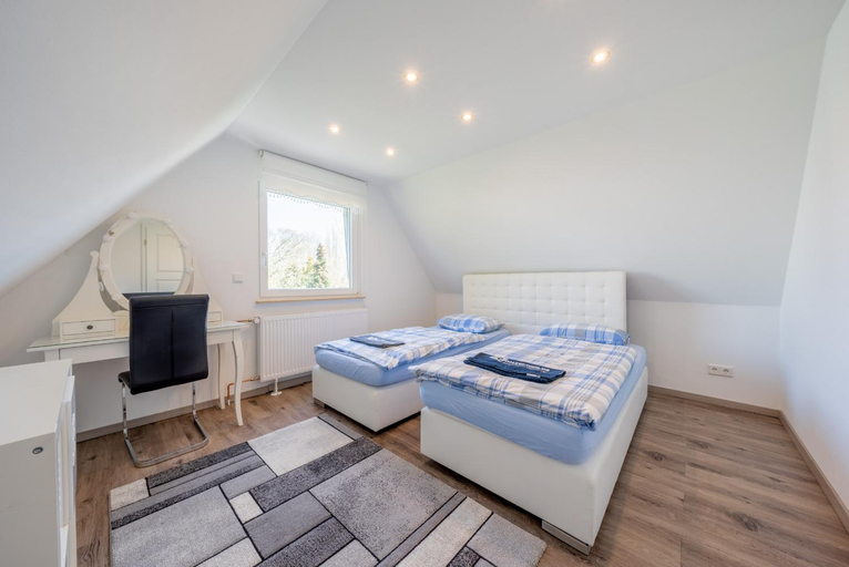 Bedroom 4, up to 3 private rooms with 2 bathrooms, Region Hannover