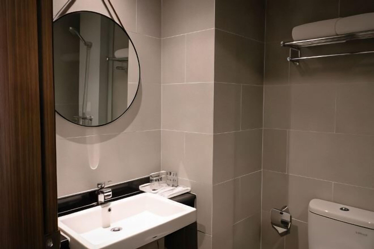 Bathroom 22