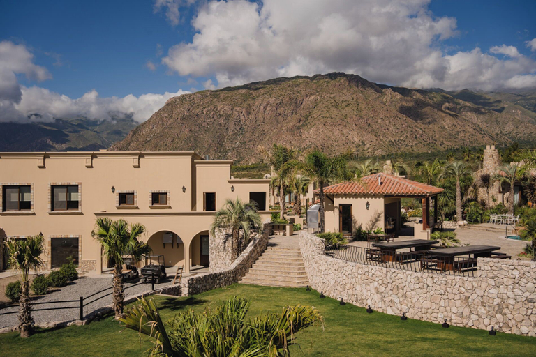 Exterior & Views
