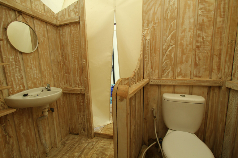 Bathroom 13