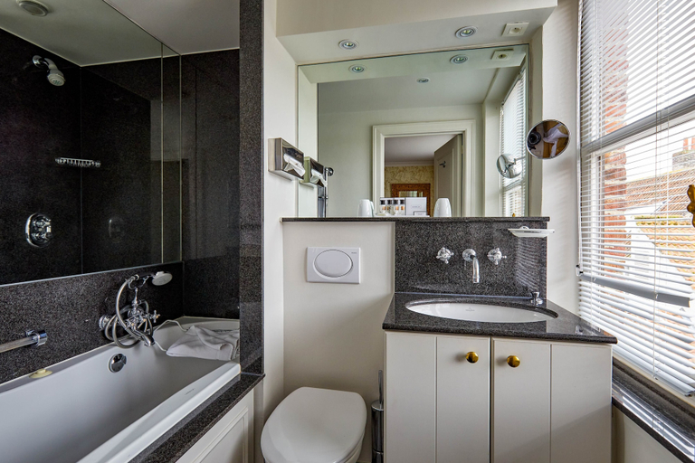 Bathroom 4, The Pand Hotel, West-Vlaanderen