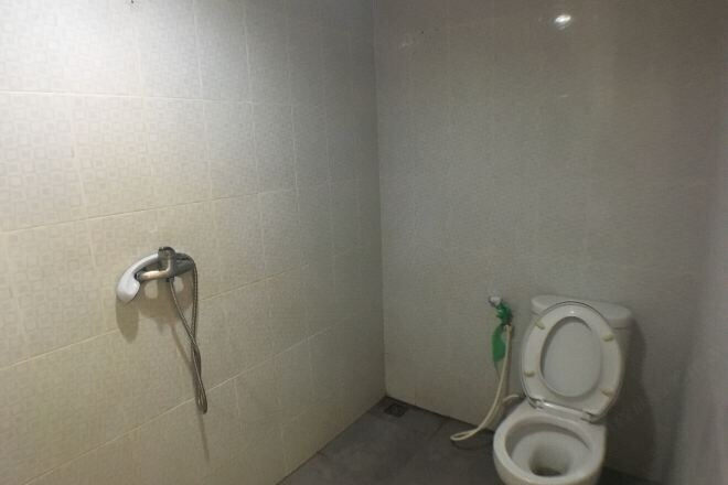 Bathroom 13