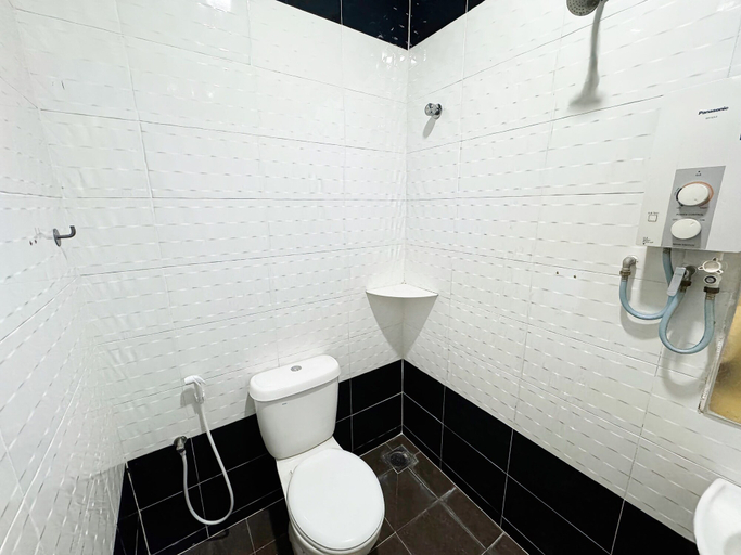 Bathroom 3, Hotel O Furich Hotel, Temerloh