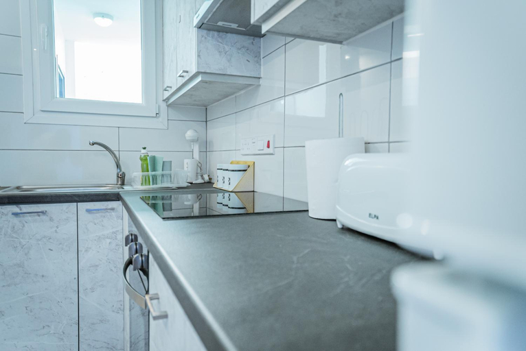 Others 5, Tsolias Apartments