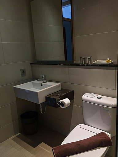 Bathroom 18