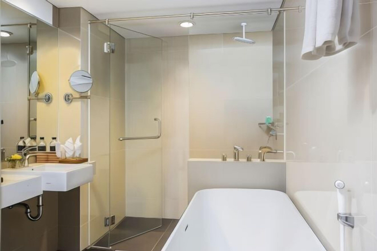 Bathroom 12