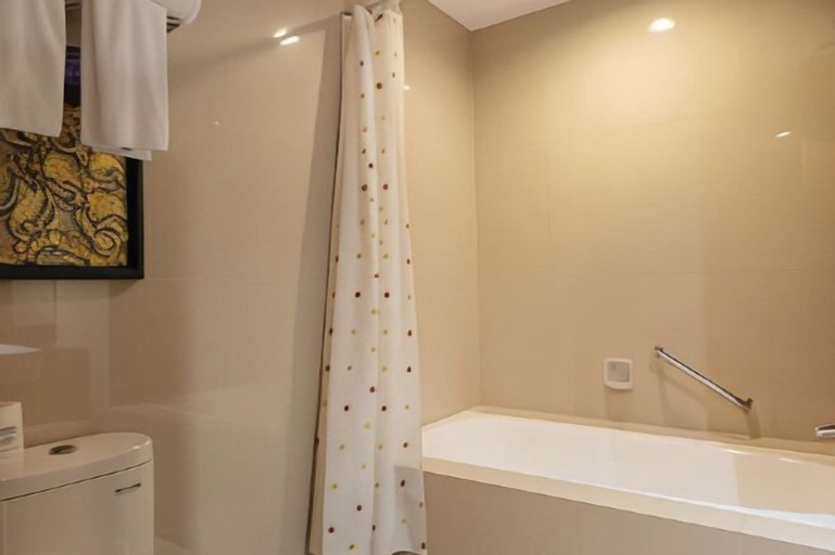 Bathroom 12