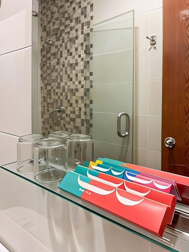 Bathroom 16