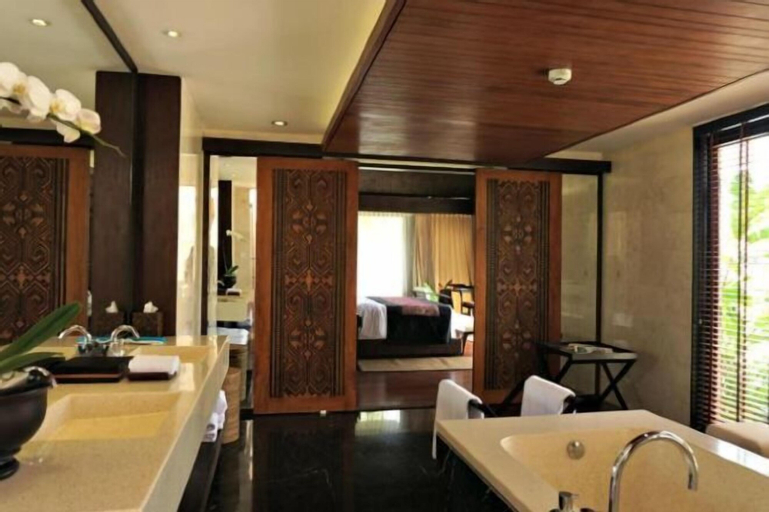 Bathroom 26
