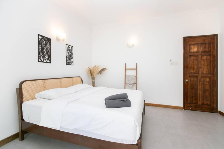 Bedroom 2, Tanjung Bungah 5BR Villa w pool 20pax, Penang Island