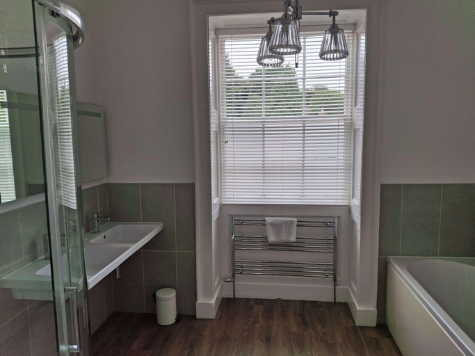Bathroom 4, Moore Place Hotel, BW Signature Collection, Central Bedfordshire