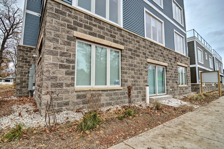Centrally Located Traverse City Condo 1 Mi to Bay, Grand Traverse