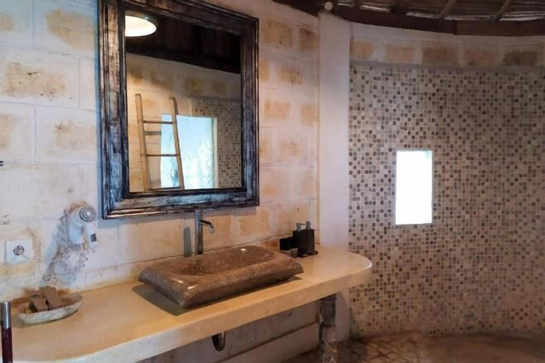 Bathroom 23