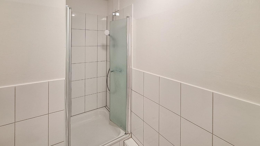 Bathroom 2, T&K Apartments - 3 - 5 Group Room Apartments- 15min to Fair DUS, Rhein-Kreis Neuss