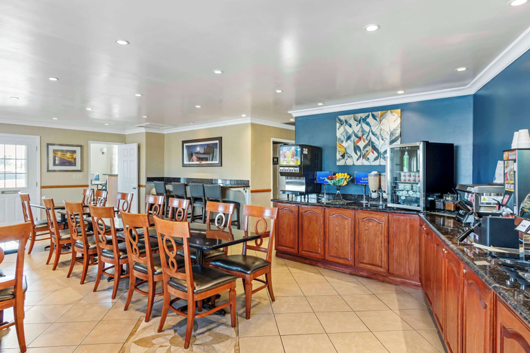 Food & Drinks 5, Best Western China Lake Inn, Kern