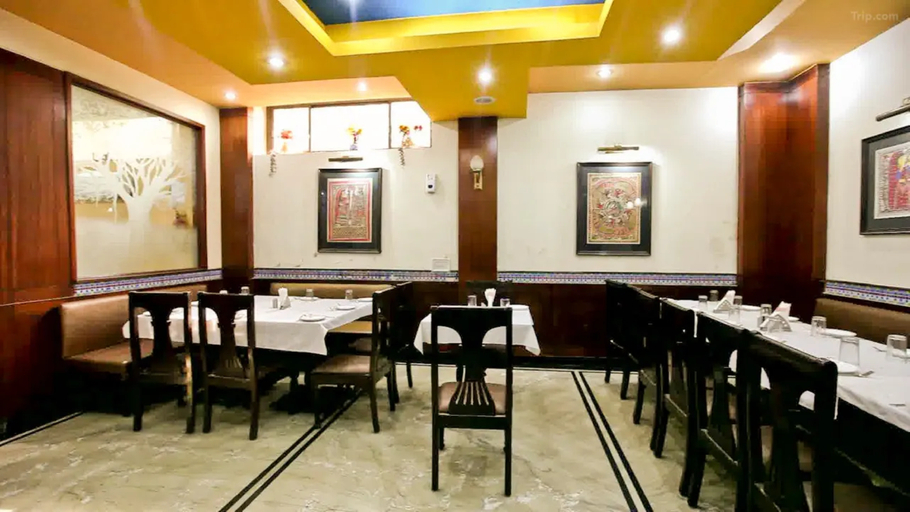 Food & Drinks 5, Hotel Saket, Kaushambi