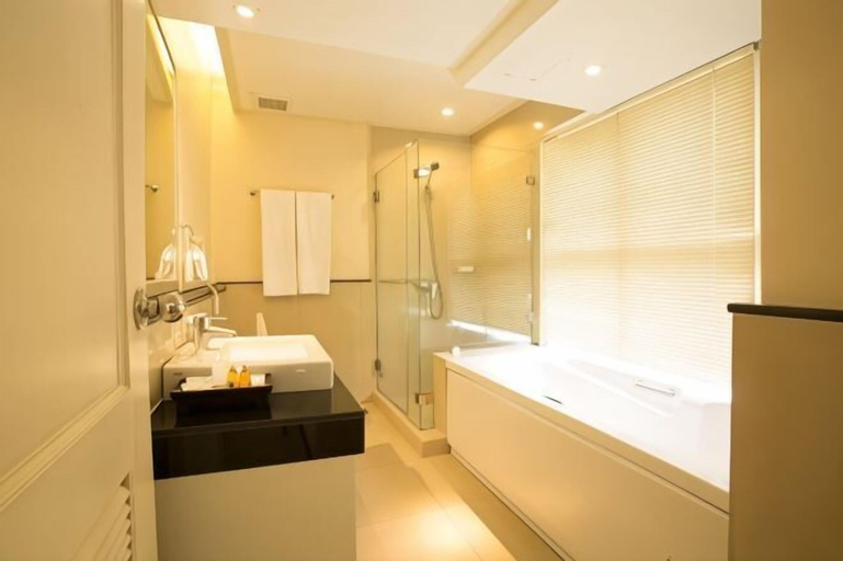 Bathroom 11