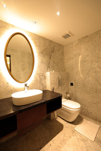 Bathroom 4, Poppys Vista Hotel, Tiruppur