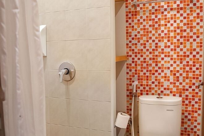 Bathroom 10