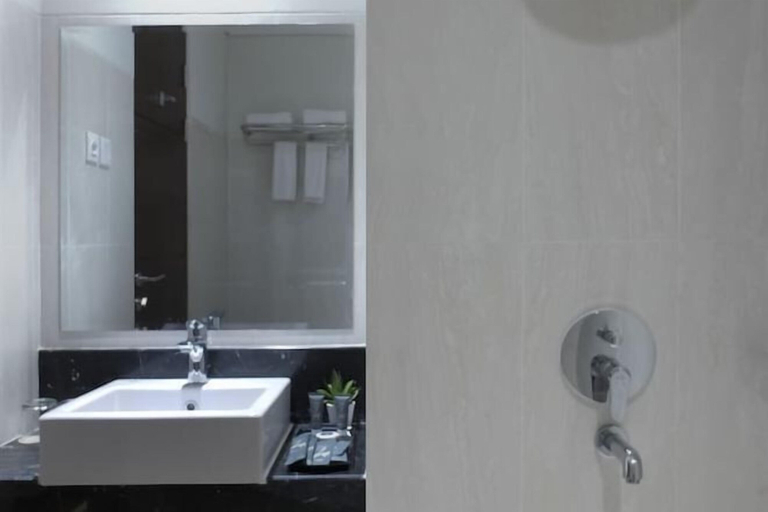 Bathroom 16